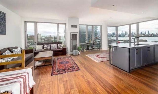 2 Shore Ln, Jersey City, NJ 07310