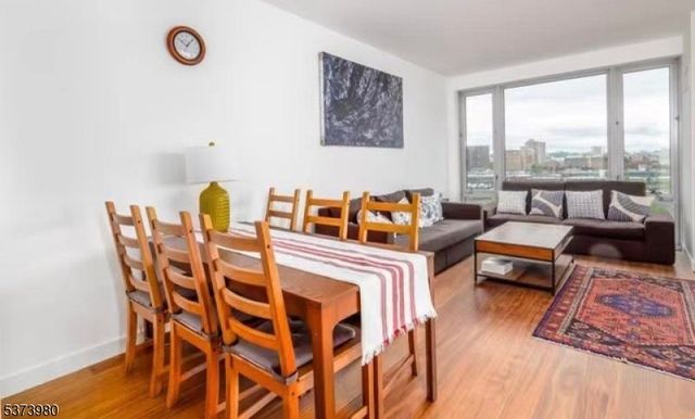 2 Shore Ln, Jersey City, NJ 07310