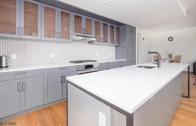 2 Shore Ln, Jersey City, NJ 07310