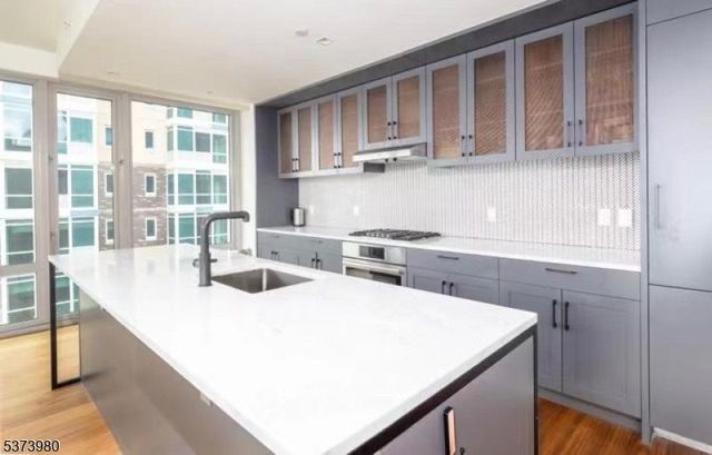 2 Shore Ln, Jersey City, NJ 07310