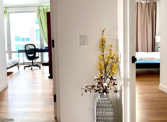 2 Shore Ln, Jersey City, NJ 07310