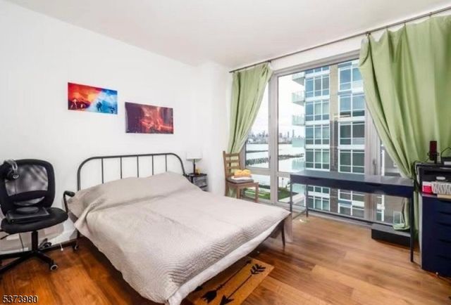 2 Shore Ln, Jersey City, NJ 07310