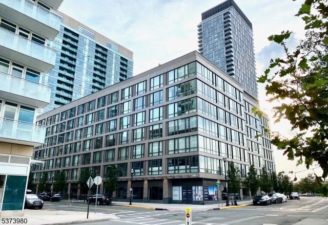 2 Shore Ln, Jersey City, NJ 07310