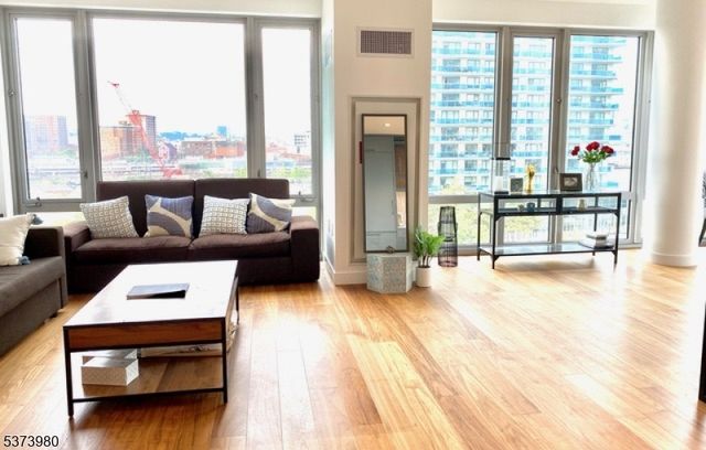 2 Shore Ln, Jersey City, NJ 07310