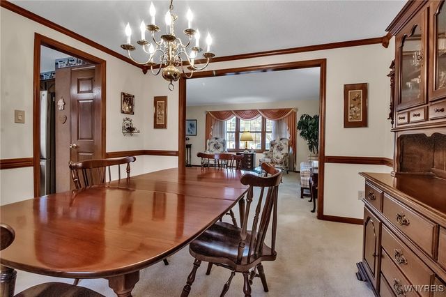 17 Camelot Drive, West Seneca, NY 14224