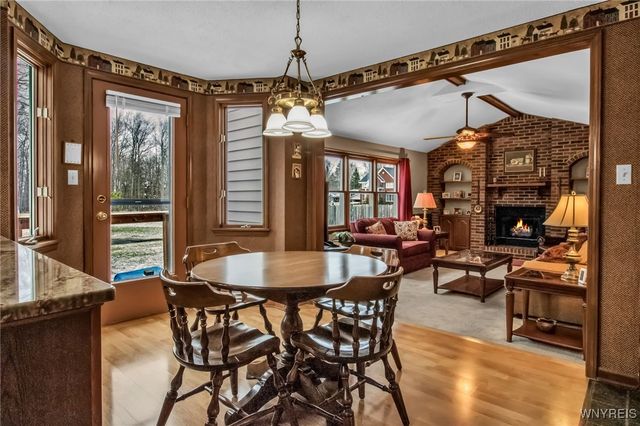 17 Camelot Drive, West Seneca, NY 14224