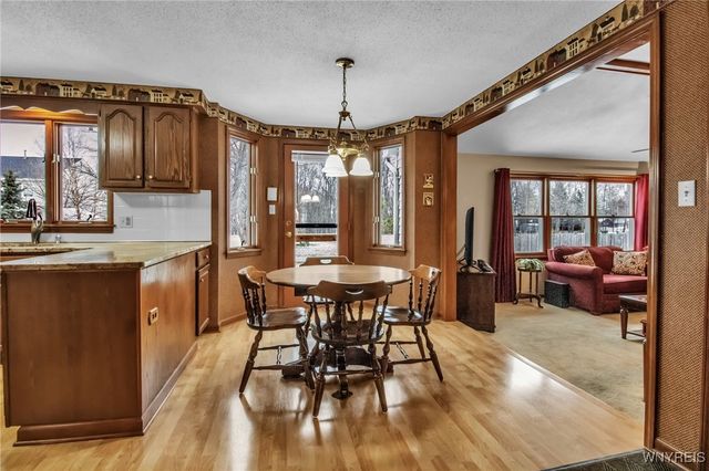 17 Camelot Drive, West Seneca, NY 14224