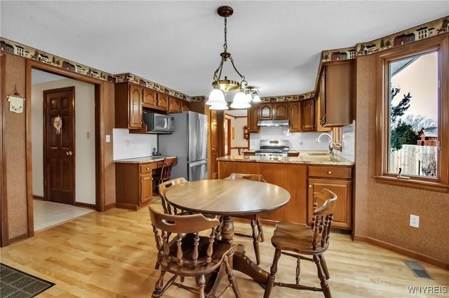 17 Camelot Drive, West Seneca, NY 14224