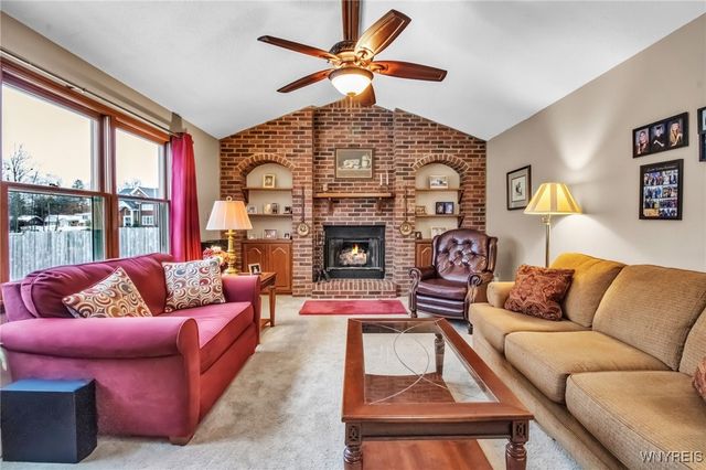 17 Camelot Drive, West Seneca, NY 14224