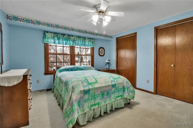 17 Camelot Drive, West Seneca, NY 14224