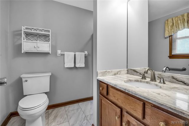 17 Camelot Drive, West Seneca, NY 14224