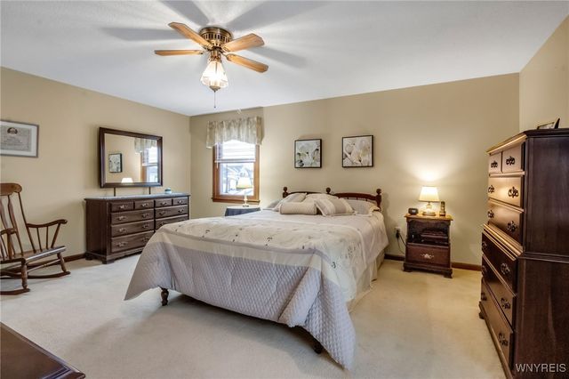 17 Camelot Drive, West Seneca, NY 14224