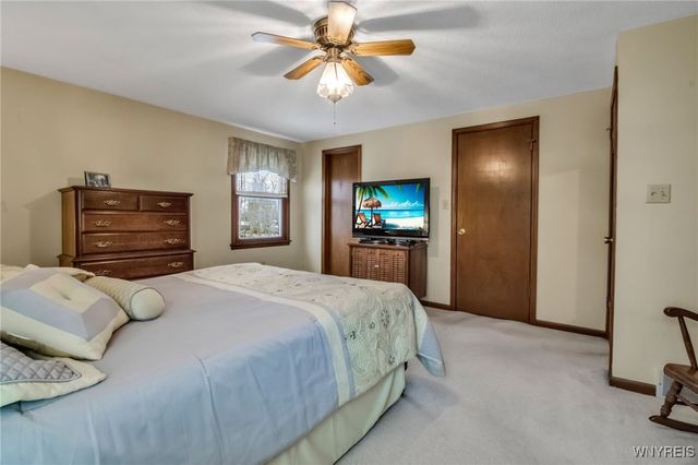 17 Camelot Drive, West Seneca, NY 14224