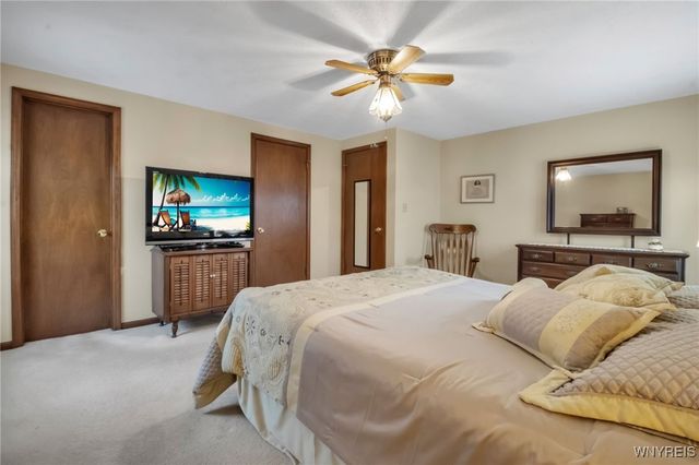 17 Camelot Drive, West Seneca, NY 14224