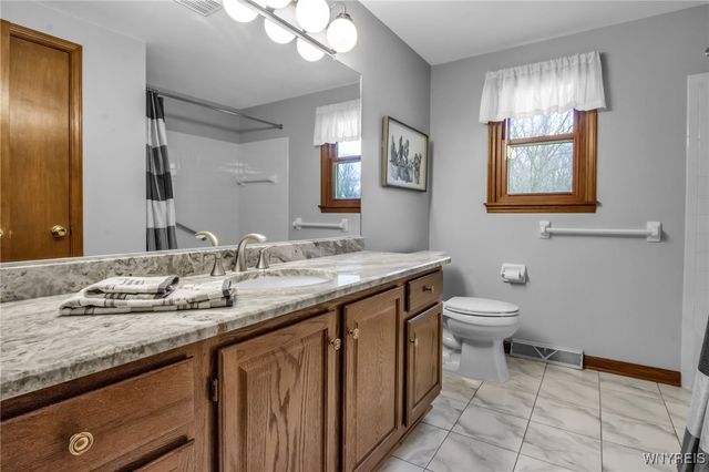 17 Camelot Drive, West Seneca, NY 14224