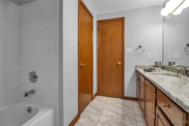 17 Camelot Drive, West Seneca, NY 14224