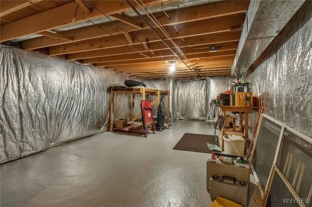 17 Camelot Drive, West Seneca, NY 14224