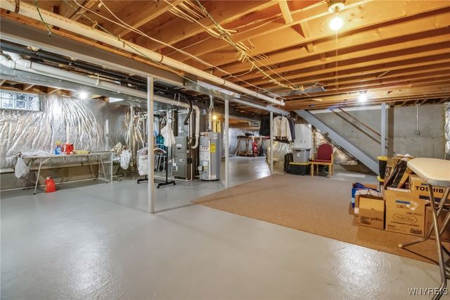 17 Camelot Drive, West Seneca, NY 14224