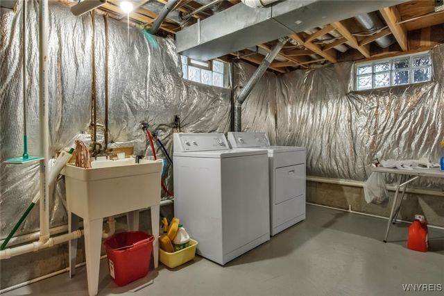 17 Camelot Drive, West Seneca, NY 14224