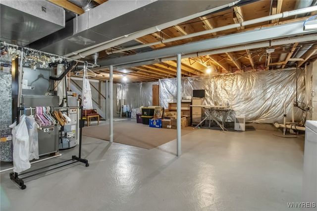 17 Camelot Drive, West Seneca, NY 14224