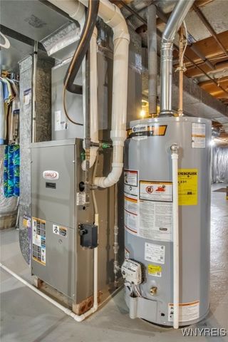 17 Camelot Drive, West Seneca, NY 14224