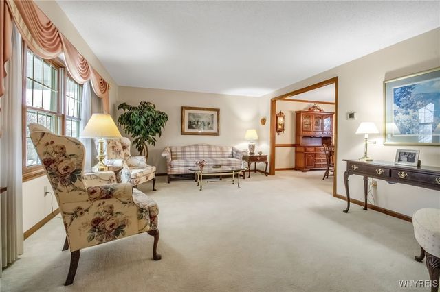 17 Camelot Drive, West Seneca, NY 14224