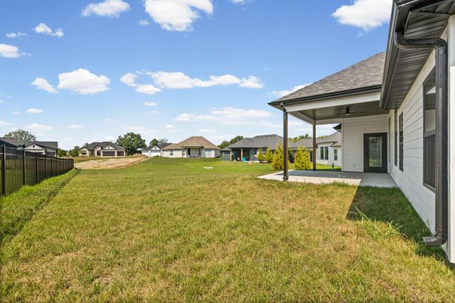 2806 MISTY FLOWER DR, Columbia, MO 65203