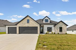 2806 MISTY FLOWER DR, Columbia, MO 65203