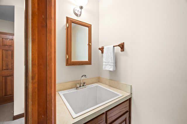 1 Old Milford Road, Amherst, NH 03031