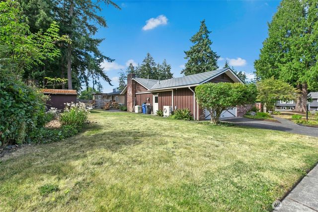 1643 NE Sumner Drive, Oak Harbor, WA 98277