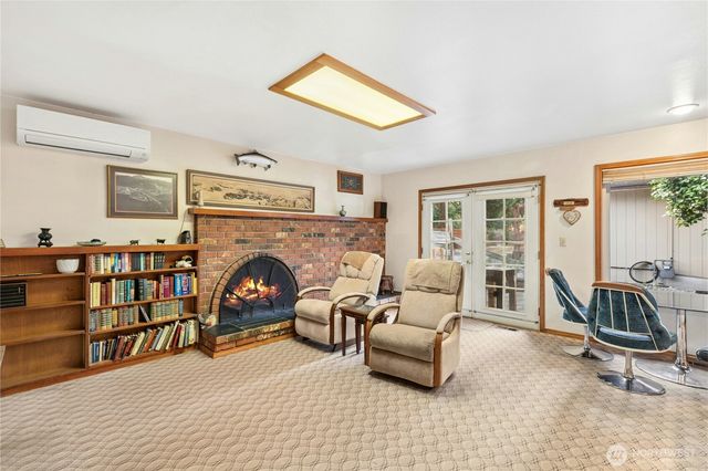 1643 NE Sumner Drive, Oak Harbor, WA 98277