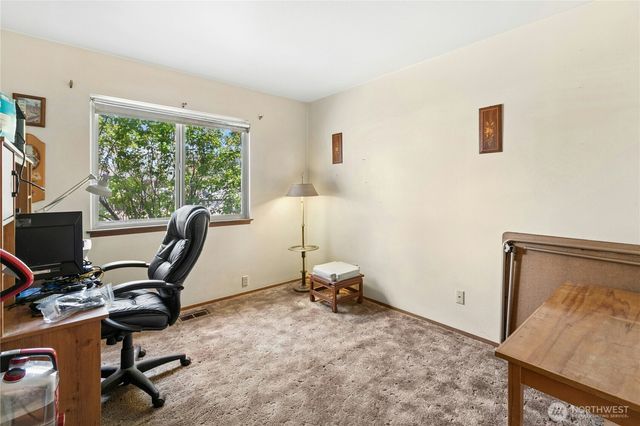 1643 NE Sumner Drive, Oak Harbor, WA 98277