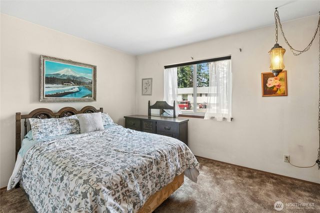 1643 NE Sumner Drive, Oak Harbor, WA 98277