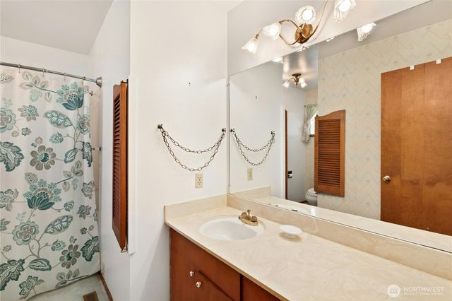 1643 NE Sumner Drive, Oak Harbor, WA 98277