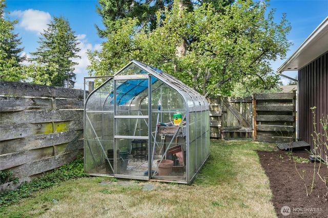 1643 NE Sumner Drive, Oak Harbor, WA 98277