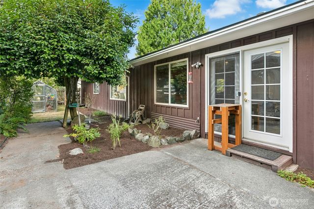 1643 NE Sumner Drive, Oak Harbor, WA 98277
