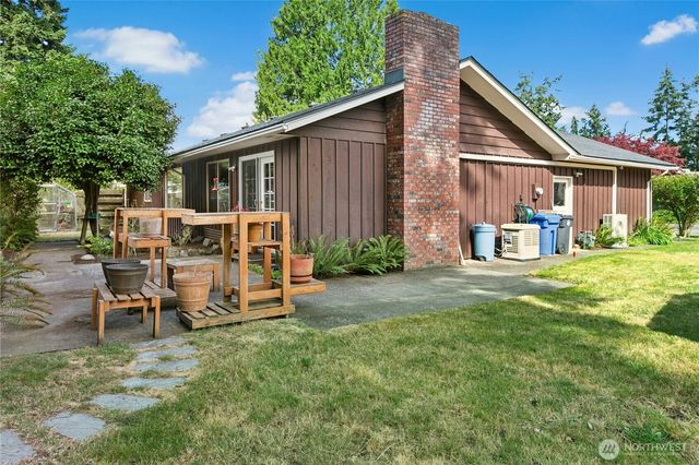 1643 NE Sumner Drive, Oak Harbor, WA 98277