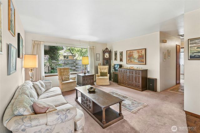 1643 NE Sumner Drive, Oak Harbor, WA 98277