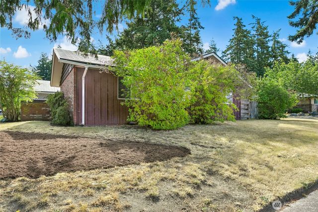 1643 NE Sumner Drive, Oak Harbor, WA 98277