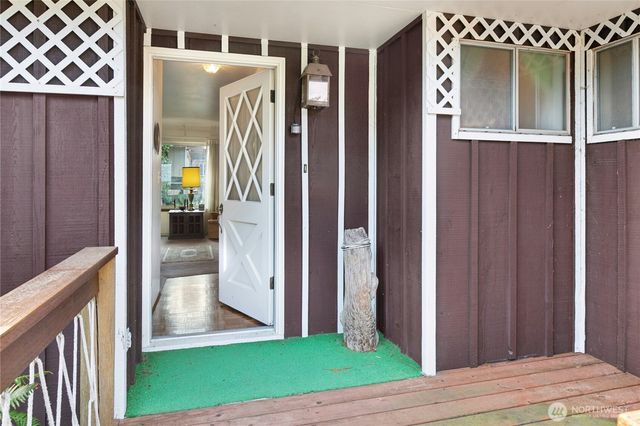 1643 NE Sumner Drive, Oak Harbor, WA 98277