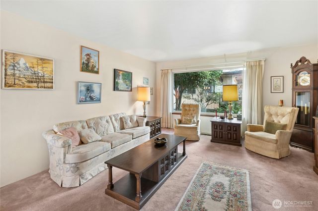 1643 NE Sumner Drive, Oak Harbor, WA 98277