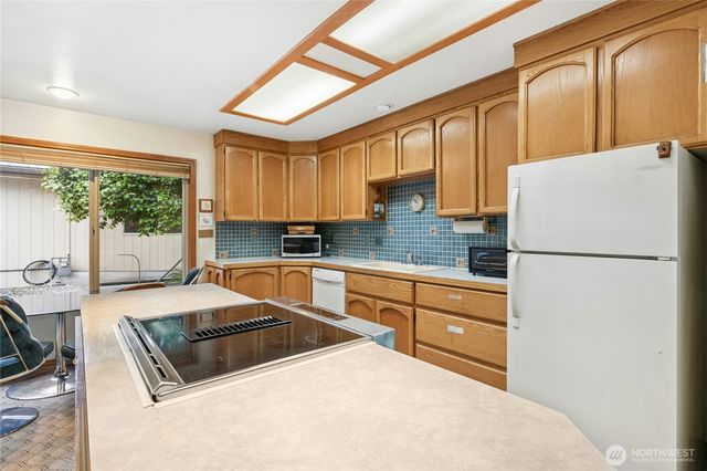 1643 NE Sumner Drive, Oak Harbor, WA 98277