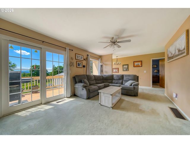 59930 WESTHILL Rd, St Helens, OR 97051