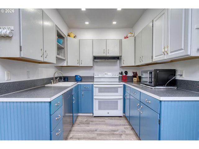 59930 WESTHILL Rd, St Helens, OR 97051