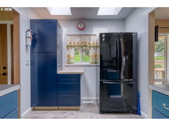 59930 WESTHILL Rd, St Helens, OR 97051