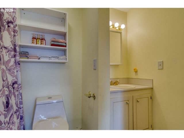 59930 WESTHILL Rd, St Helens, OR 97051