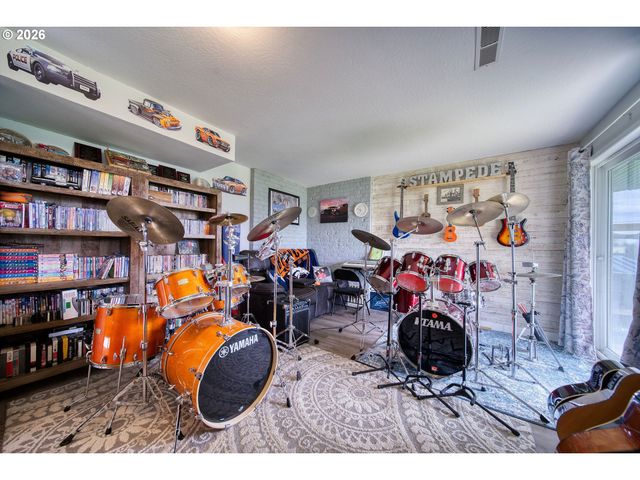 59930 WESTHILL Rd, St Helens, OR 97051