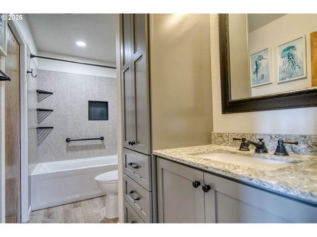 59930 WESTHILL Rd, St Helens, OR 97051