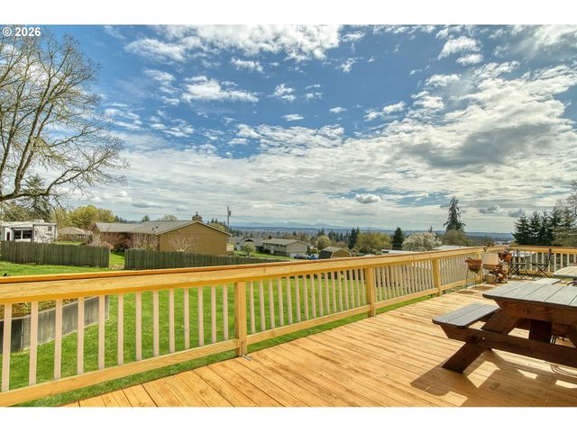 59930 WESTHILL Rd, St Helens, OR 97051