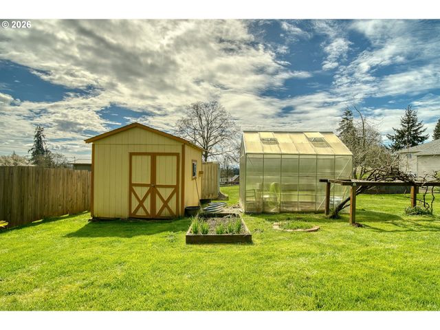 59930 WESTHILL Rd, St Helens, OR 97051